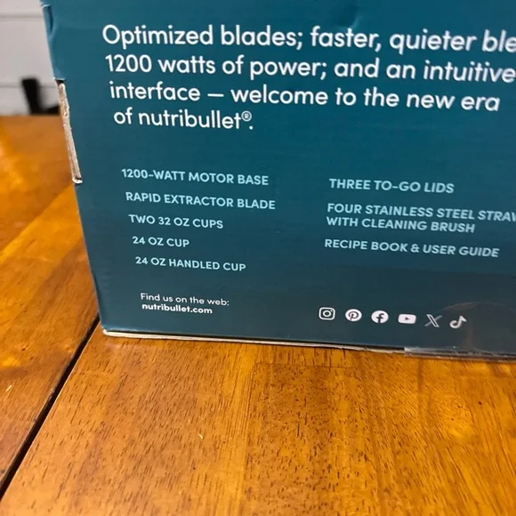 Brand New NutriBullet ULTRA DELUXE PERSONAL BLENDER 14 Pieces Retail $195 - Picture 2 of 8